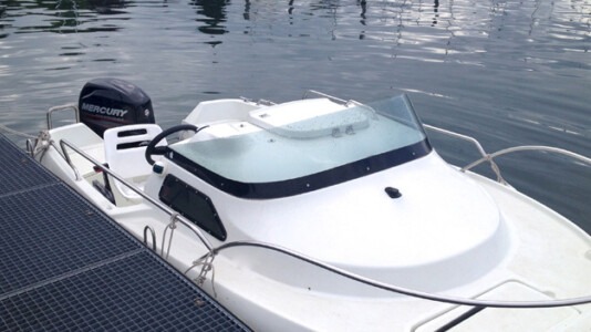 Motorboot zur Charter